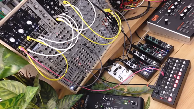MonotrailTechTalk Delivers the Synth Gospel: Do You Really Need 3 Oscillators?