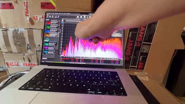 Those peaks I was seeing are reflections from the table.