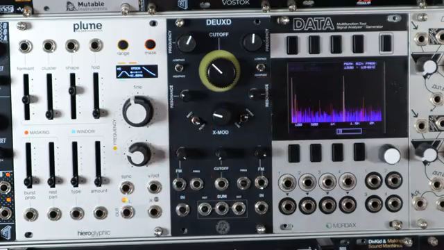 The circuit design for the resonance is really quite hot. It starts to oscillate below half of that pot turn, but the tone and the effect…