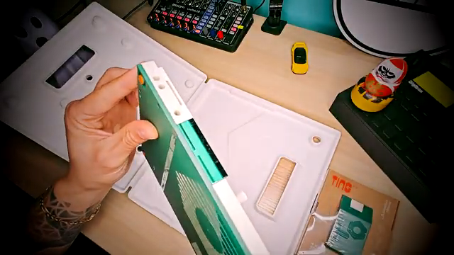 SoulBrix Music Unboxes the Teenage Engineering EP-40: Riddim in a Box or Plastic Regret?