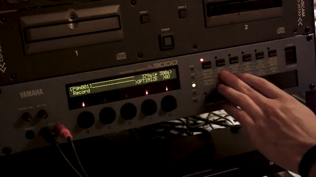 phill in da blank Gets Gritty: First Beat on the Yamaha A3000 (with a Little MPC 500 Sauce)