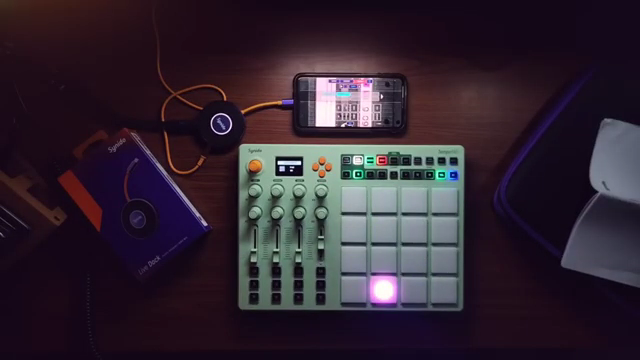 The tempo pad C16 also has a pretty cool note repeat function. So if you press note repeat, we got note repeat for all the pads.
