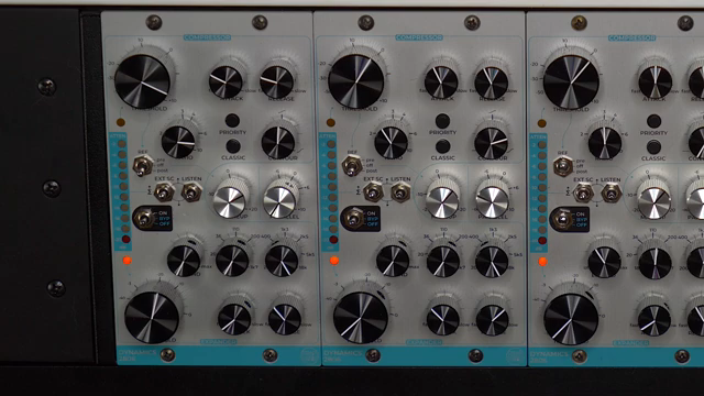 If we remove some of the low frequencies from the sidechain signal which is the audio input itself then the compression is going to be less…