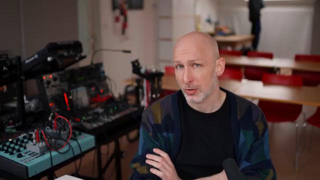 Underdog Electronic Music School Rides the Rails: Mixing House Beats on AirPods