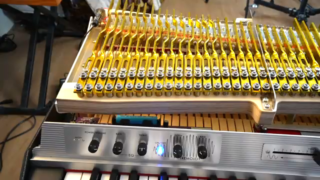 The power amp is running on a lithium battery, which once you charge it up, it lasts for absolutely ages.