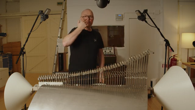 Glass does not resonate if it's covered in scale.